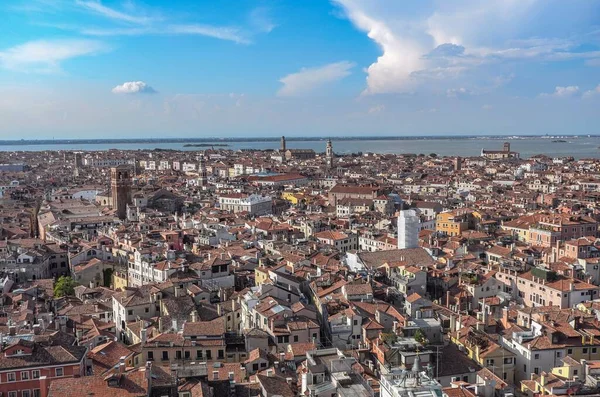 Güneşli Bir Günde Venedik Şehrinin Ufuk Çizgisinin Insansız Hava Aracı — Stok fotoğraf
