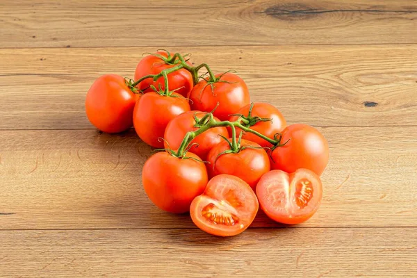Närbild Ett Gäng Tomater Trä Bakgrund — Stockfoto