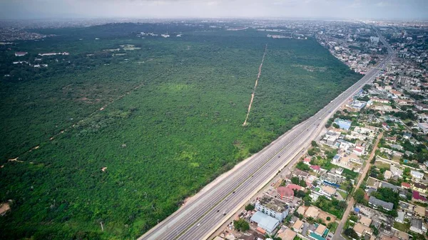 Vista Panorâmica Floresta Achimota Com Tráfego Rodoviário — Fotografia de Stock