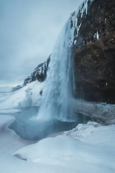 Der Vertikale Blick Auf Den Seljalandsfoss Wasserfall Einem Kalten Wintertag — Stockfoto