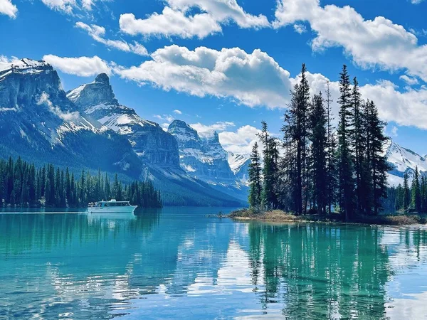 Uma Paisagem Natural Lago Com Montanhas — Fotografia de Stock