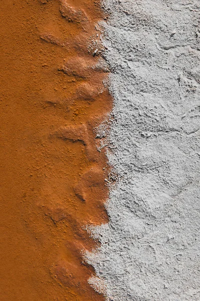 Tiro Vertical Uma Superfície Plana Com Partes Iguais Marrom Branco — Fotografia de Stock