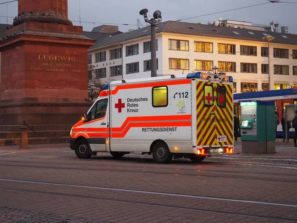 Een Ambulance Van Het Duitse Rode Kruis Luisenplatz — Stockfoto