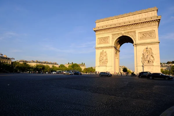 Der Historische Triumphbogen Unter Einem Sonnigen Himmel Paris Frankreich — Stockfoto