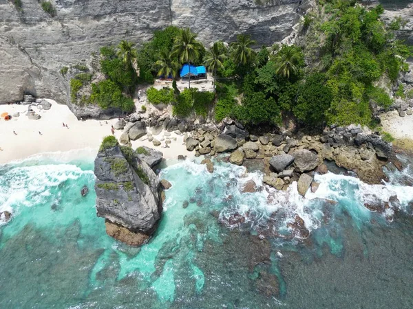 Denpasar, Bali ve Endonezya 'daki deniz dalgalarının hava görüntüsü.