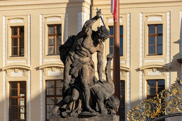 Άγαλμα Στην Πύλη Των Γίγαντες Στο Κάστρο Της Πράγας Πράγα — Φωτογραφία Αρχείου