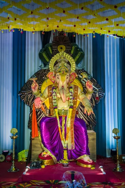 Plano Vertical Del Ídolo Del Señor Ganesha —  Fotos de Stock