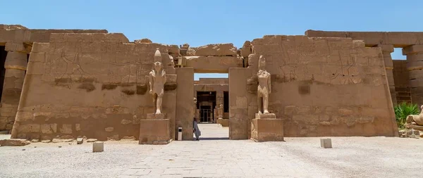 Landschaft Des Eingangs Zum Berühmten Karnak Tempel Unter Sonnenlicht Und — Stockfoto