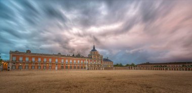 İspanya, Aranjuez 'deki Aranjuez Kraliyet Sarayı' nın panoramik görüntüsü