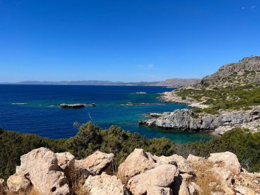 Gündüzleri güzel bir ada manzarası