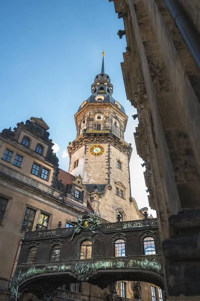 Вертикальний Низький Кут Знятий Історичної Вежі Хаусманн Дрездені Німеччина — стокове фото