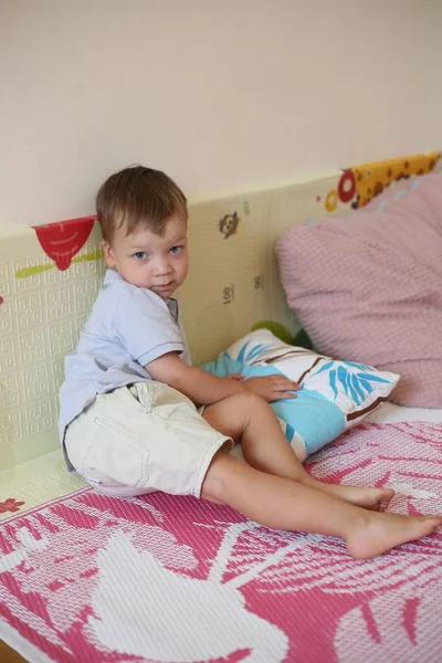 Caucasian Cute Boy Kid Playing Pillows Bed Home — Stock Photo, Image
