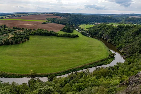 Rivière Berounka Entre Les Montagnes Couvertes Forêts République Tchèque — Photo