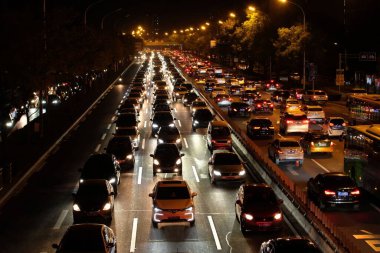 Akşam Xizhimen, Pekin 'de yoğun trafik vardı.