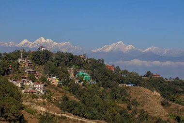 Nagarkot 'un arka planındaki Himalayalar Dağları