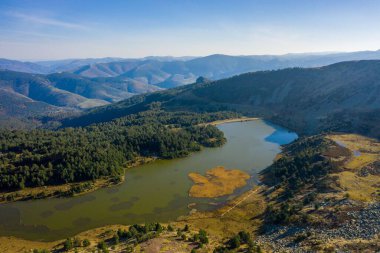 İspanya, Burgos 'taki Neila Lagoons Doğal Parkı' nın insansız hava aracı görüntüsü.
