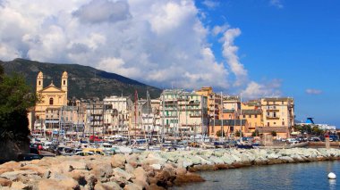 Bastia, Haute Corse, Corsica, Fransa Limanı 'nın güzel bir görüntüsü.