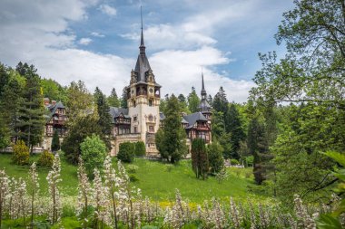 Romanya 'nın Bükreş kentinde eski bir kilise manzarası