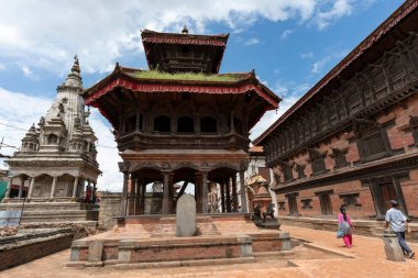 Nepal 'deki Bhaktapur Durbar Meydanı' nda Hawa Mahal 'in güzel bir manzarası.