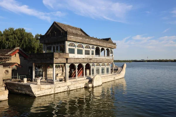 Uma Foto Cênica Barco Mármore Pavilhão Terreno Palácio Verão Pequim — Fotografia de Stock