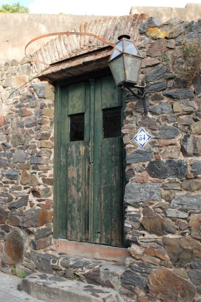 Vertical Shot Old Weathered Green Wooden Door Small Stone Building — Stock Photo, Image