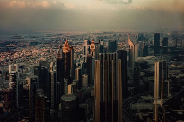 Een Antenne Opname Van Dubai Skyline Bij Zonsondergang Van Burj — Stockfoto