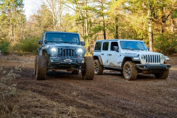 Dva Jeep Rubicons Blátivé Stezce Pro Závod — Stock fotografie