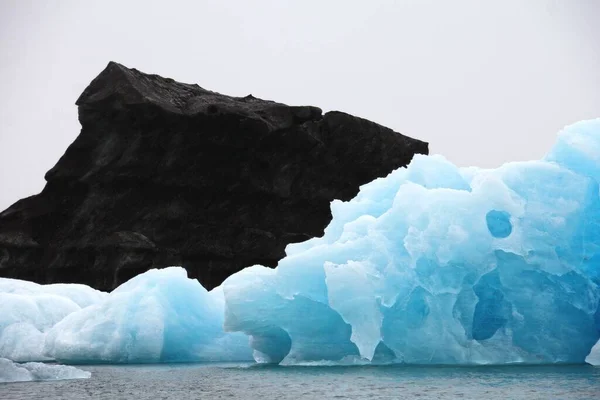 Der Blick Auf Die Eisberge Der Wasseroberfläche Schöner Gletschersee Island — Stockfoto