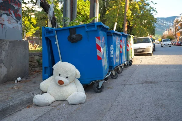 Children Teddy Bear Toy Trash Teddy Bear Left Garbage Can — Stock Photo, Image