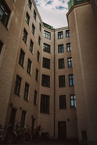 Vertical Shot Inner Yard Residential Building — Stock Photo, Image