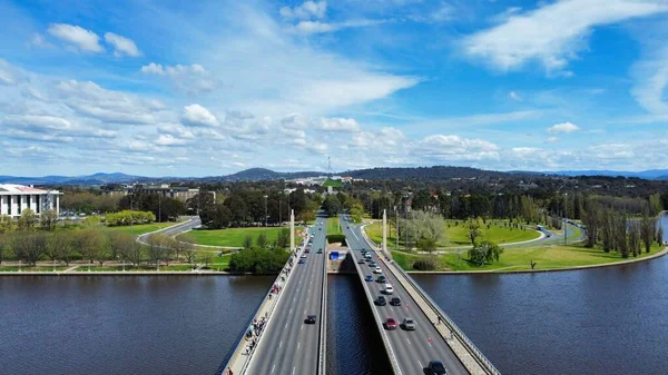 Vista Aérea Avenida Commonwealth Ponte Sobre Lago Burley Griffin Canberra — Fotografia de Stock