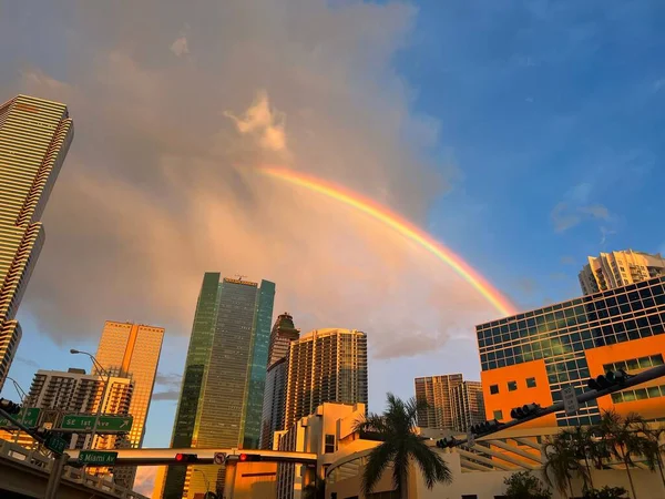 Belo Arco Íris Sobre Paisagem Urbana Miami Nos Eua — Fotografia de Stock