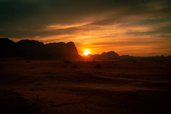 Krásný Záběr Západu Slunce Poušti Wadi Rum Jordánsku — Stock fotografie