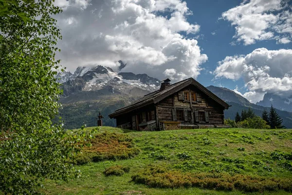 Una Vista Cottage Legno Montagna — Foto Stock
