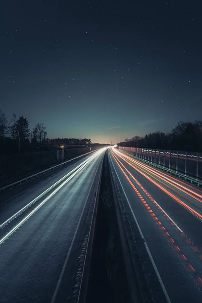 장시간 효과와 도로에 자동차 불빛의 — 스톡 사진