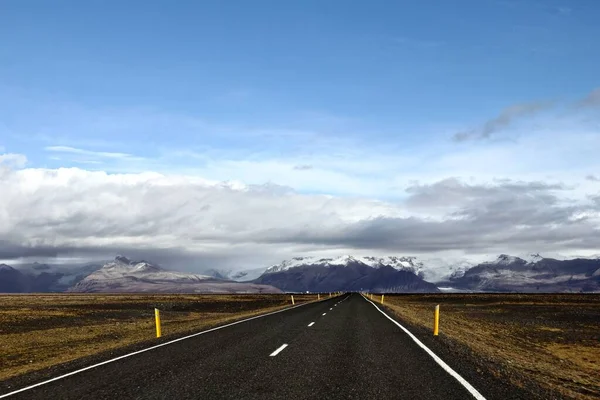 Une Route Asphaltée Dans Paysage Montagneux Islande Automne — Photo