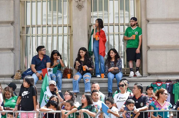 Grupp Människor Byggnad Och Marken Mexikos Självständighetsdagsparad — Stockfoto