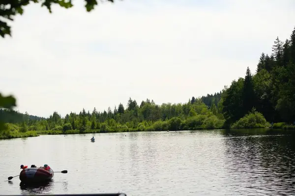 Raft Boat Lake Scenic Green Trees Background — Stock Photo, Image