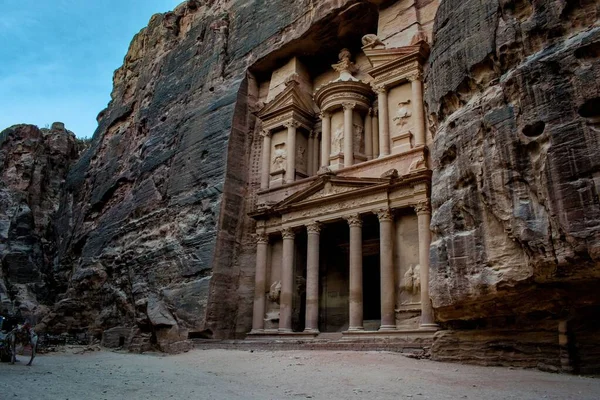 Een Prachtig Shot Van Een Klooster Petra Jordanië — Stockfoto