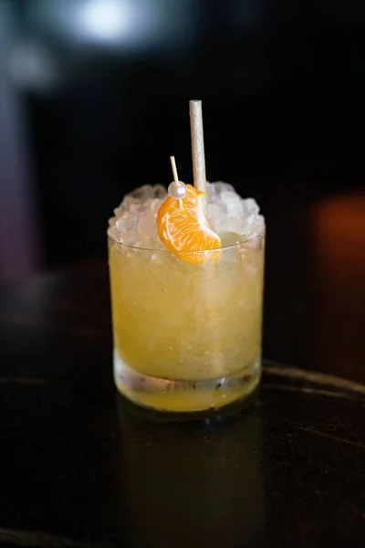 Une Photo Verticale Délicieux Cocktail Margarita Avec Des Agrumes Glace — Photo