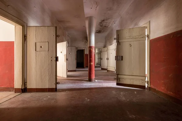 旧监狱里的死囚牢房 — 图库照片