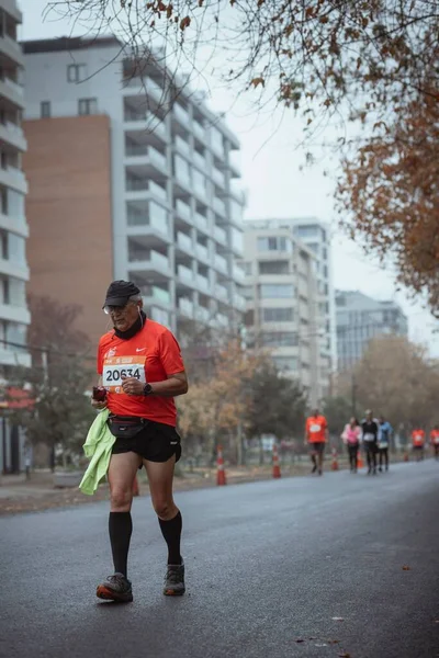 Vertikal Bild Äldre Man Santiago Chile Marathon 2022 — Stockfoto