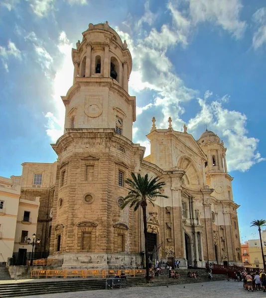 Uma Foto Vertical Catedral Cádiz Espanha Com Luz Solar Paisagens — Fotografia de Stock