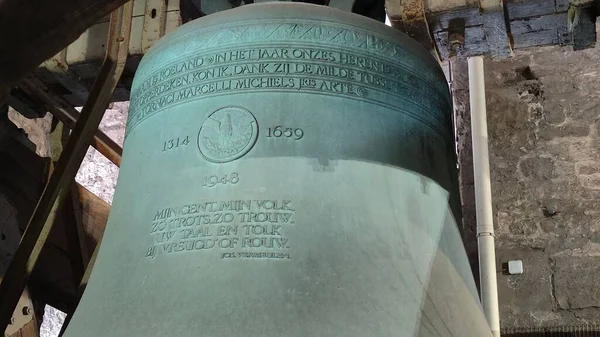 Stary Metalowy Dzwon Napisami Sowieckim Symbolem — Zdjęcie stockowe