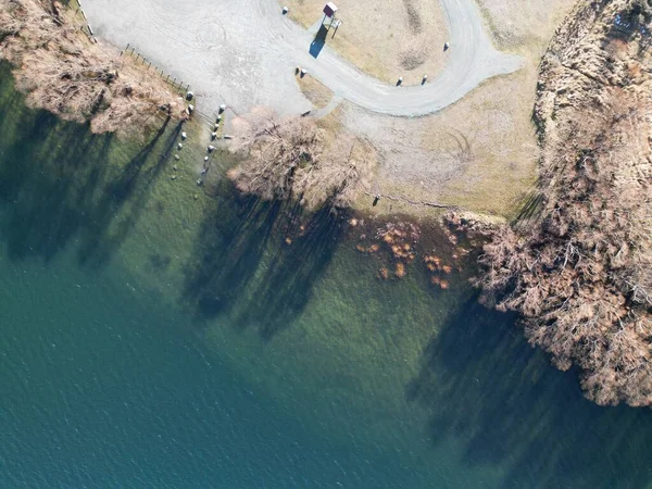 Luftaufnahme Einer Felsigen Küste Die Einem Sonnigen Tag Vom Meer — Stockfoto