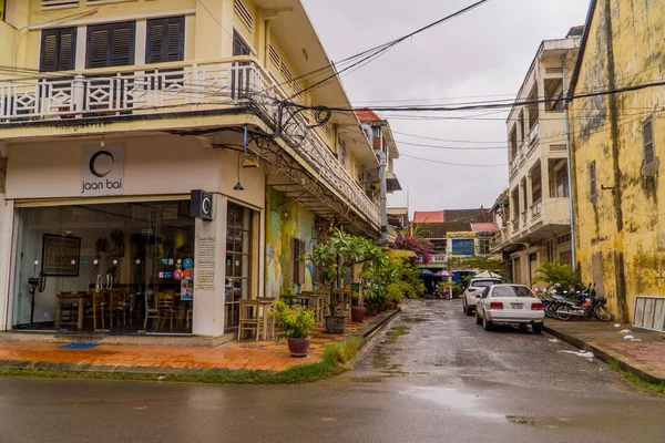 柬埔寨马德望省中部的殖民地房屋和商店 — 图库照片