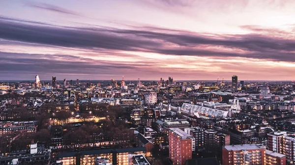 戏剧性的伦敦天际线日落景观 — 图库照片