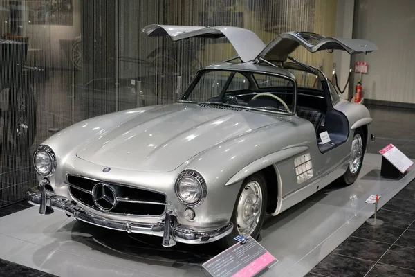 日本的丰田汽车博物馆内收藏了世界上最经典的老式汽车 — 图库照片