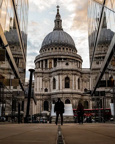 Malebný Pohled Katedrálu Pavla Předními Liniemi Londýně Velká Británie — Stock fotografie