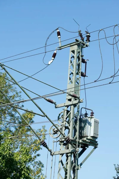 Disparo Vertical Torres Ferrocarril Cables Contra Cielo Azul Alemania Europa — Foto de Stock